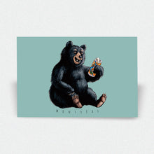 Charger l'image dans la galerie, Carte postale - Ours buvant une bière de microbrasserie - Montréal